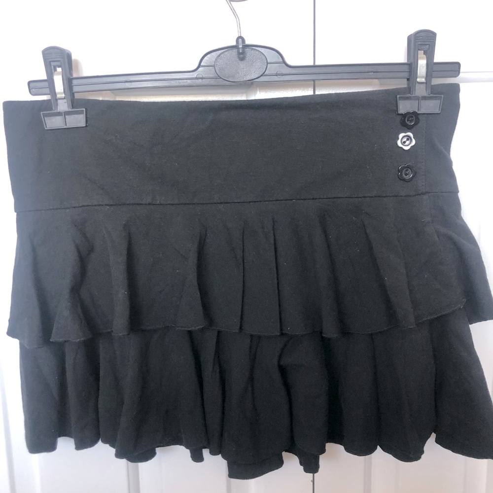 Black frilly cotton skirt!